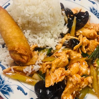 5. Chicken with Garlic Sauce (Lunch Special)