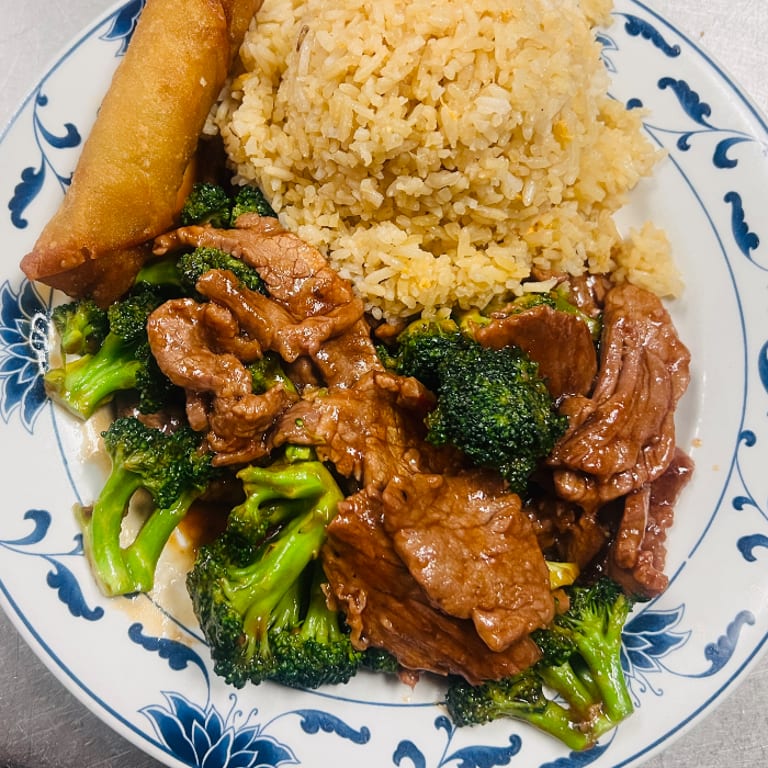 Egg Roll Delights: Chinese and Asian Cuisine