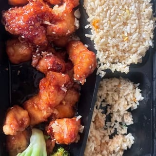 100. Sesame Chicken & Shrimp (Dinner Special)